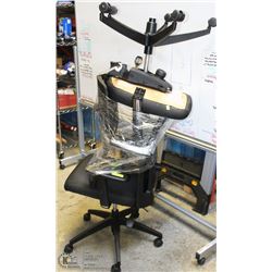 LOT OF 2 ROLLING OFFICE CHAIRS -ON CHOICE-