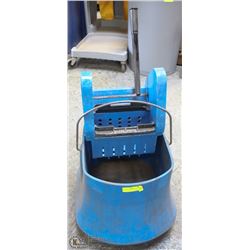 MOP BUCKET WITH WRINGER
