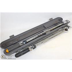 PAIR OF TORQUE WRENCHES WITH BREAKER BAR