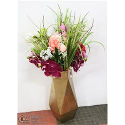 XL SHOWHOME VASE WITH SILK FLOWERS.