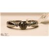 Image 1 : 6) 10KT WHITE GOLD RING WITH 3 DIAMONDS