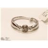 Image 2 : 6) 10KT WHITE GOLD RING WITH 3 DIAMONDS