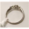 Image 3 : 6) 10KT WHITE GOLD RING WITH 3 DIAMONDS