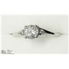 Image 1 : 14) 14KT WHITE GOLD RING WITH 3 DIAMONDS