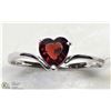 Image 1 : 30) 14KT GOLD RING WITH LASER CUT GENUINE GARNET