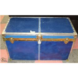 VINTAGE TRAVEL TRUNK 42X20X24