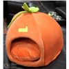 Image 1 : PUMPKIN CAT BED.