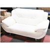 Image 1 : ESTATE WHITE LEATHER LOVE SEAT (67"L X 35"W X 33"-