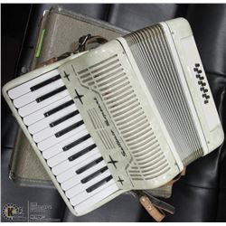 VINTAGE SETTIMIO SOPRANI ACCORDION