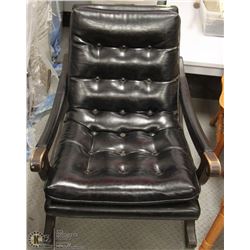 VINTAGE LEATHER ARM CHAIR