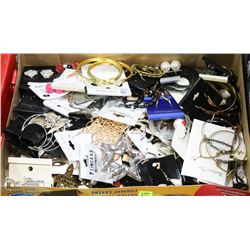 FLAT OF 80 PAIRS OF NEW FASHION EARRINGS