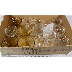 15) 15 VINTAGE GLASS JELLO NAPPIES.