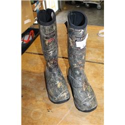 PAIR OF RED HEAD INSULATED BOOTS SIZE 10