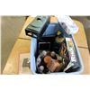 Image 2 : TOTE OF CANDLESTAND RISK GAME THERMOMETERS AND DECORATIVE ITEMS