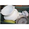 Image 2 : CRATE OF WHITE PYREX