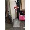 Image 1 : TWO SHOVELS