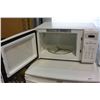 Image 2 : WHITE KENMORE MICROWAVE