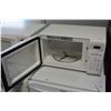 Image 2 : WHITE KENMORE MICROWAVE