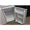Image 2 : WHITE KENMORE BAR FRIDGE