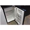 Image 2 : BLACK KENMORE BAR FRIDGE