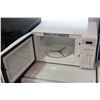 Image 2 : WHITE KENMORE MICROWAVE