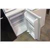 Image 2 : WHITE KENMORE BAR FRIDGE