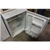 Image 2 : WHITE KENMORE BAR FRIDGE