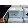 Image 2 : WHITE KENMORE MICROWAVE