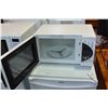 Image 2 : WHITE KENMORE MICROWAVE
