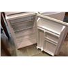 Image 2 : WHITE KENMORE BAR FRIDGE