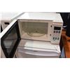 Image 2 : WHITE KENMORE MICROWAVE