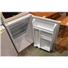 Image 2 : WHITE KENMORE BAR FRIDGE
