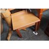 Image 2 : MODERN MAPLE ENDTABLE