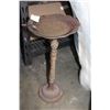 Image 1 : CAST IRON BIRD BATH