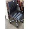 Image 2 : ROLLING BLACK MODERN GAS LIFT OFFICE CHAIR