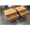 Image 2 : PAIR OF OAK PALLISAR NIGHTSTANDS