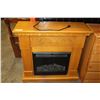 Image 1 : TWINSTAR ELECTRIC FIREPLACE WITH OAK MANTLE