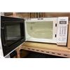 Image 2 : WHITE PANASONIC MICROWAVE