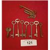 Image 1 : 12 ANTIQUE SKELETON KEYS