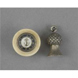 An early 19th century English ivory vinaigrette, of cylindrical form, the screw-off cover inset b...