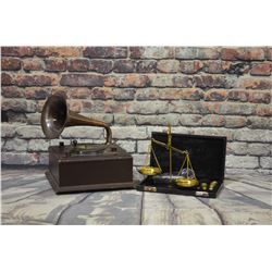 Gramophone AM/FM Radio & Scale