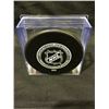 Image 2 : Darryl Sittler Signed Puck #27 HHOF 1989 - With Case