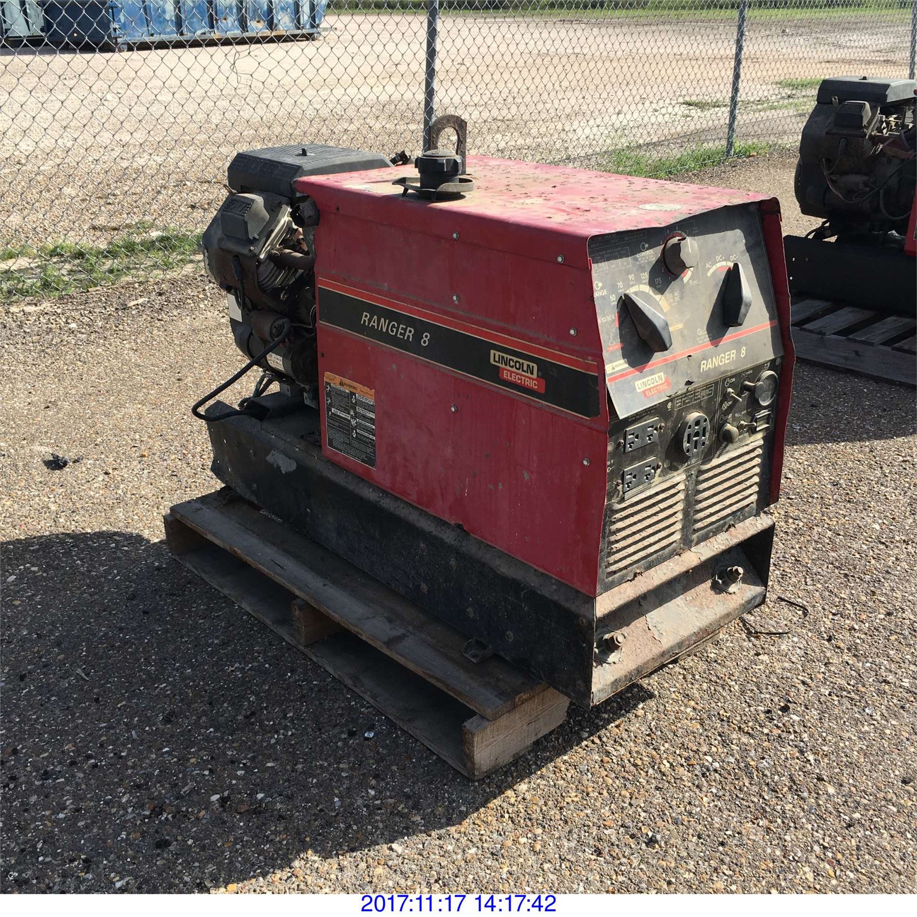 LINCOLN RANGER 8 WELDER