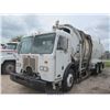 Image 2 : 2010 - PETERBILT 320