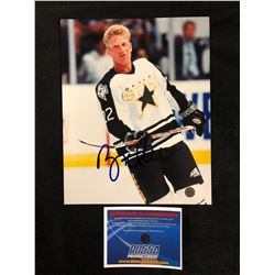 BRETT HULL AUTOGRAPHED 8" X 10" COLOR PHOTO (BOSSA COA)