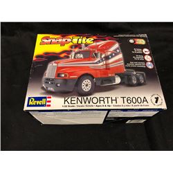 REVELL KENWORTH T600A 1/32 SCALE MODEL KIT (IN BOX)