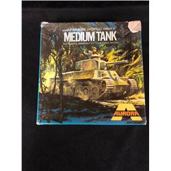 JAPANESE WORLD WAR II "MEDIUM TANK" ALL PLASTICK ASSEMBLY KIT (1/48 SCALE) IN BOX