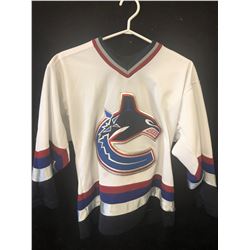 ROBERTO LUONGO VANCOUVER CANUCKS HOCKEY JERSEY (KIDS MEDIUM)