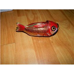 METAL WIND-UP TOY - WALE EATING FISH