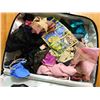 Image 2 : BORATZ CASE WITH ASSORTED DOLL CLOTHING